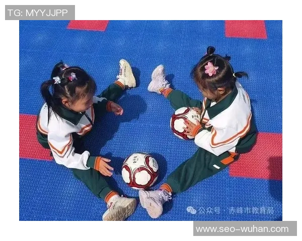 足球小班户外活动探索快乐与团队精神的完美结合