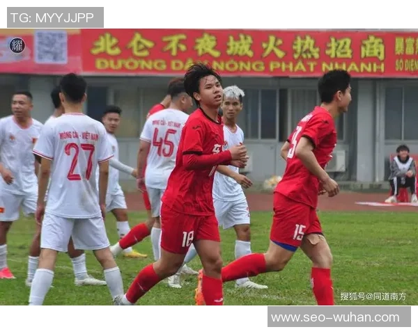 足球龙联赛激情四溢球迷热情高涨共襄盛举展现足球魅力与团队精神