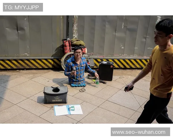 足球砸后脑引发的意外事故及其对运动安全的深思与启示