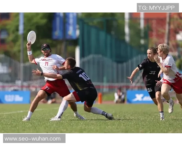 飞盘运动热潮下的成都飞盘队展现团队力量与拼搏精神